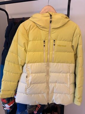 Marmot Two-Tone Yellow and Cream Hooded Puffer Womens M